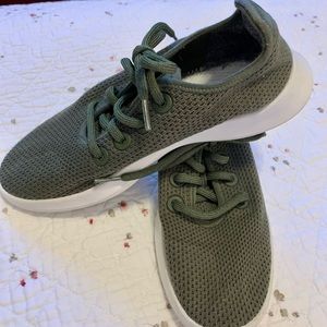 Women’s size 7 Allbirds sneakers tennis shoes